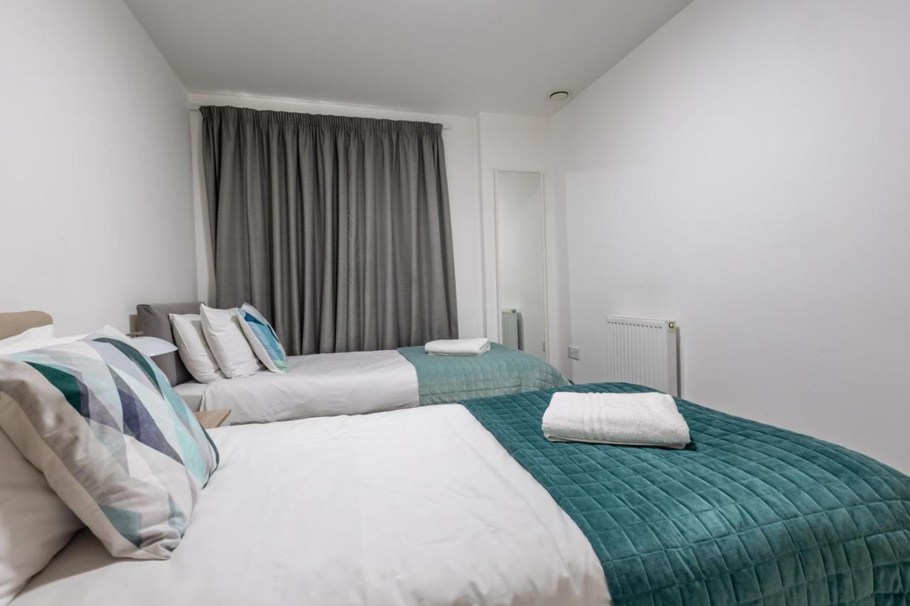 Seaview West Coast - Exceptional - 2 Bedrooms Sleeps 5 -Stunning Sea Views - 500 Metres To Beach Bournemouth Zewnętrze zdjęcie